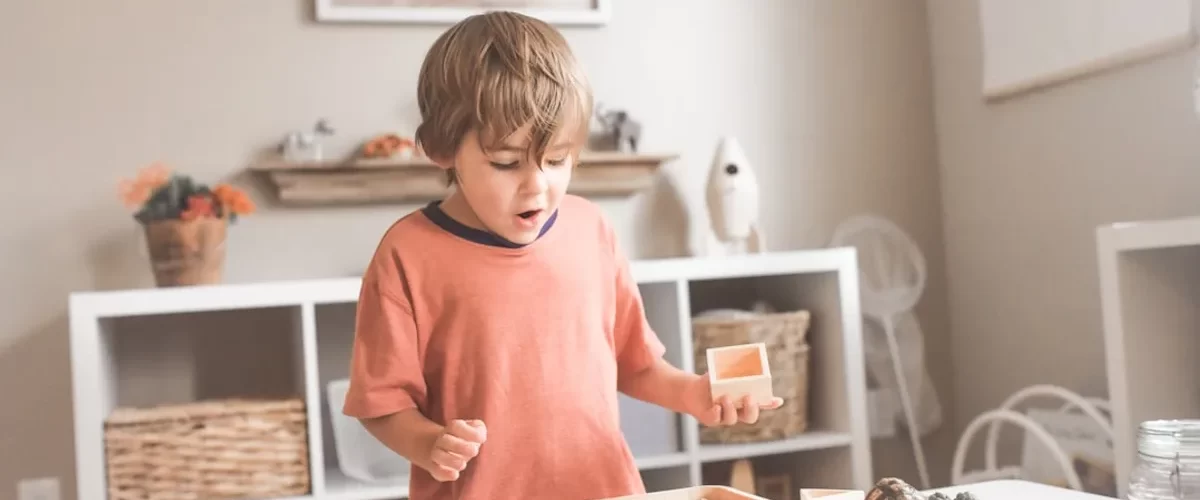 enfant autiste stimulations sensorielles