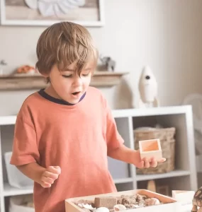 enfant autiste stimulations sensorielles