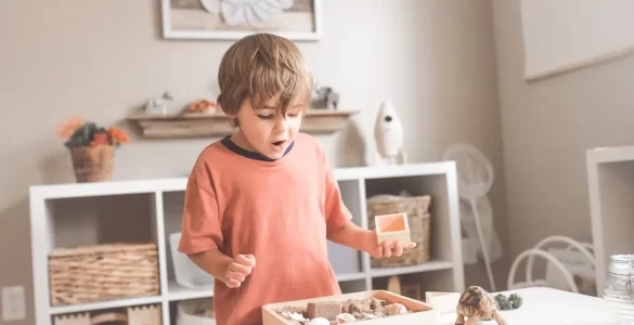 enfant autiste stimulations sensorielles